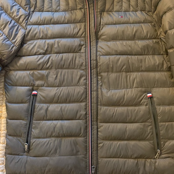 NWT Tommy Hilfiger Puffer Jacket - Picture 4 of 7